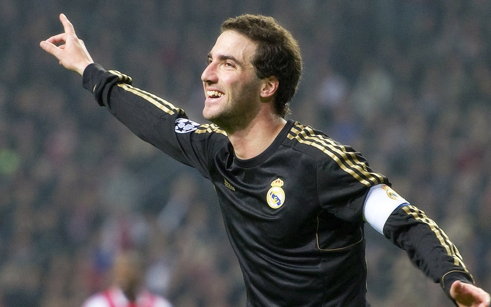 意会赛事热闹开赛，实力强队争夺荣耀，意杯比赛结果